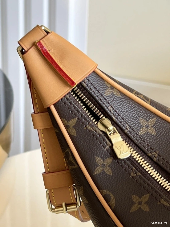 WIS BOULOGNE LOUIS VUITTON 1101